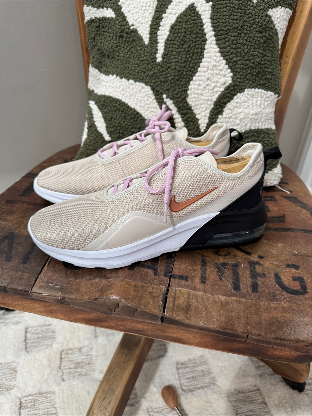 Nike Air Max Alpha Trainer 2 Women’s Size 10 Beige Pink Training Sneakers AO0352